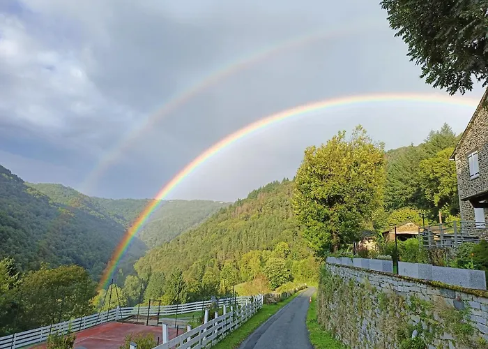 L'oustal Hébergement de vacances Lacrouzette